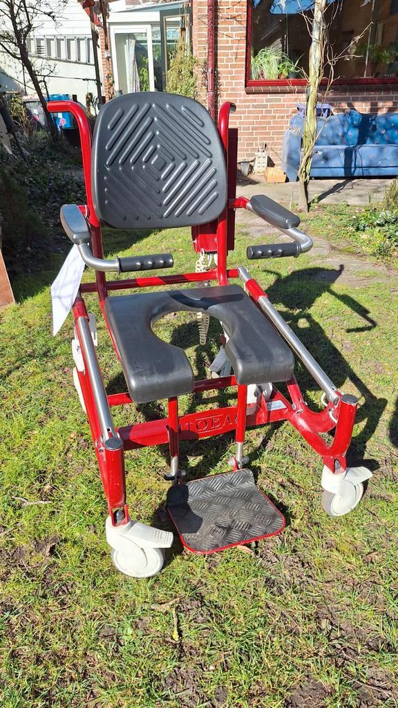 Douchestoel Toba Rood op accu, Diversen, Verpleegmiddelen, Ophalen