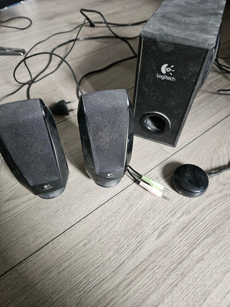 Logitech S220 2.1 Speakerset met Subwoofer, Computers en Software, Pc speakers, Gebruikt, Audiokanaal 2.1, Ophalen of Verzenden