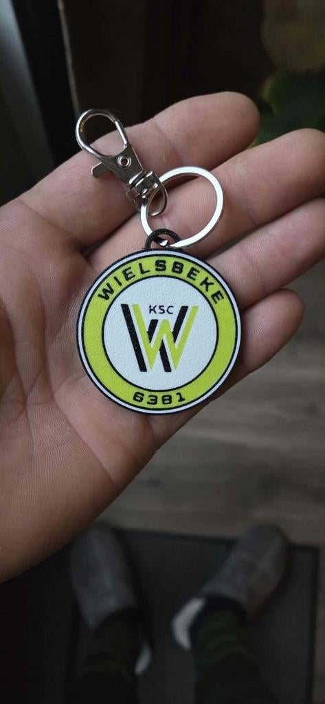 Voetbal  vereniging /plaats sleutelhangers op aanvraag, Verzamelen, Sportartikelen en Voetbal, Nieuw, Buitenlandse clubs, Ophalen of Verzenden