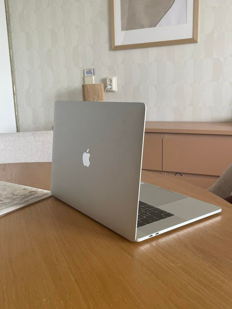 MacBook Pro 15 inch 2017 16GB RAM 256 SSD met Touch Bar, Computers en Software, Apple Macbooks, Zo goed als nieuw, MacBook Pro