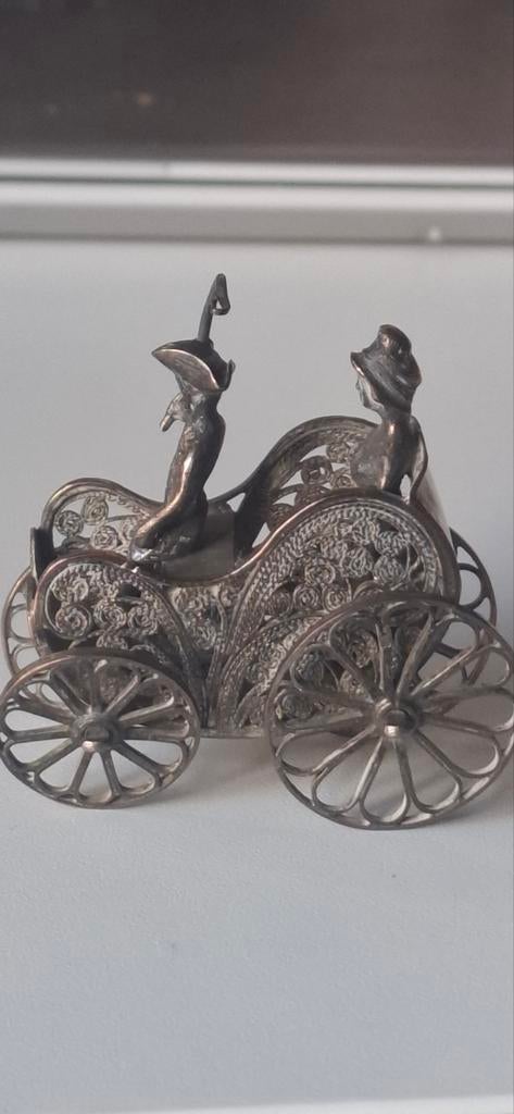 Antiek miniatuur verzilverd rijtuigje, Verzamelen, Speldjes, Pins en Buttons, Ophalen of Verzenden, Gebruikt
