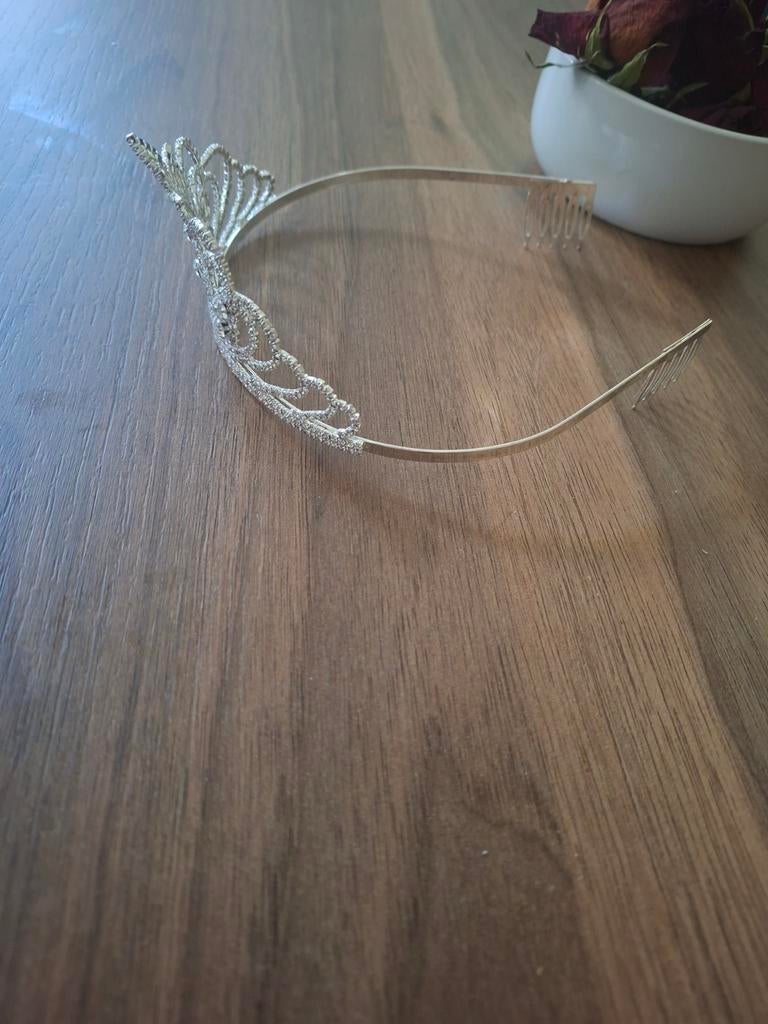 Nieuwe Trouwkroon / Tiara met Strass Steentjes, Ophalen of Verzenden, Nieuw, Overige kleuren, Accessoires