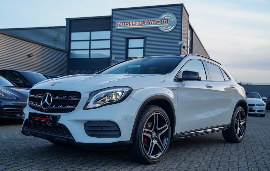 Mercedes-Benz GLA-klasse 200 Premium Plus AMG Pakket | Panor, Auto's, Mercedes-Benz, Gebruikt, 715 kg, Wit, 1595 cc