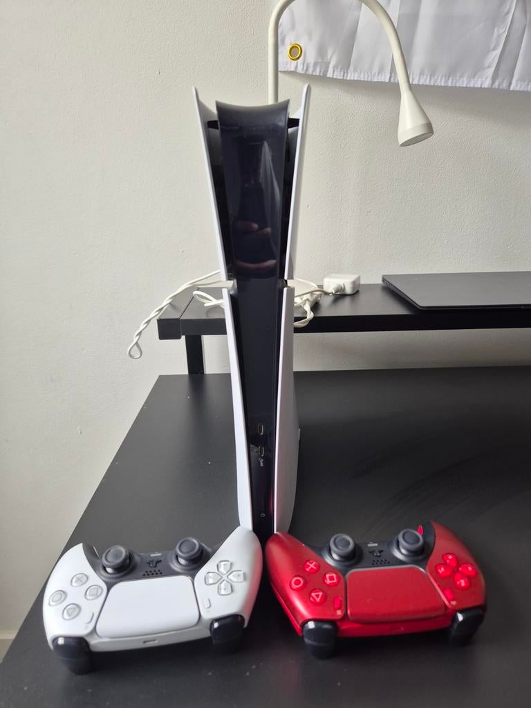 Playstation 5 met 2 controllers, Spelcomputers en Games, Spelcomputers | Sony PlayStation 5, Zo goed als nieuw, Playstation 5