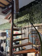 Stevige metalen wenteltrap met houten treden, Doe-het-zelf en Verbouw, Ophalen of Verzenden, Zo goed als nieuw, 2 tot 4 meter