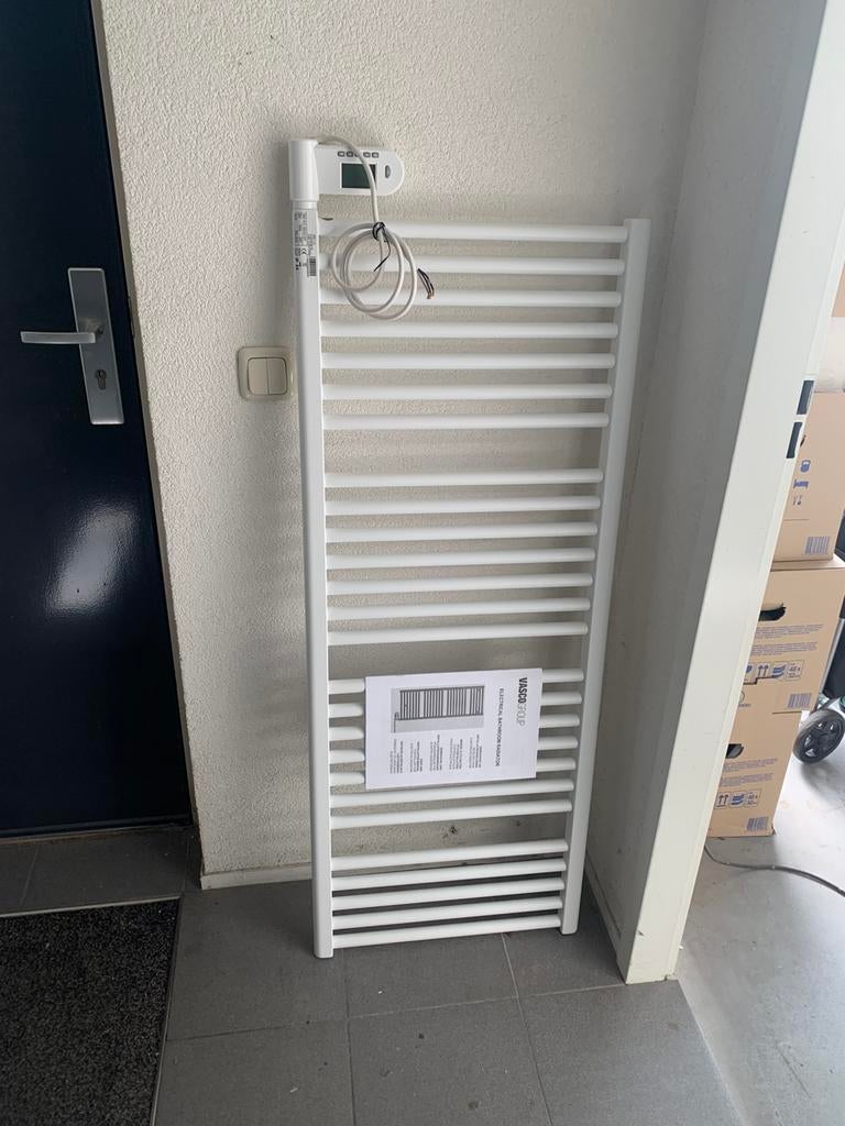 Nieuwe elektrische badkamer radiator, Ophalen, Radiator, Minder dan 60 cm, Zo goed als nieuw