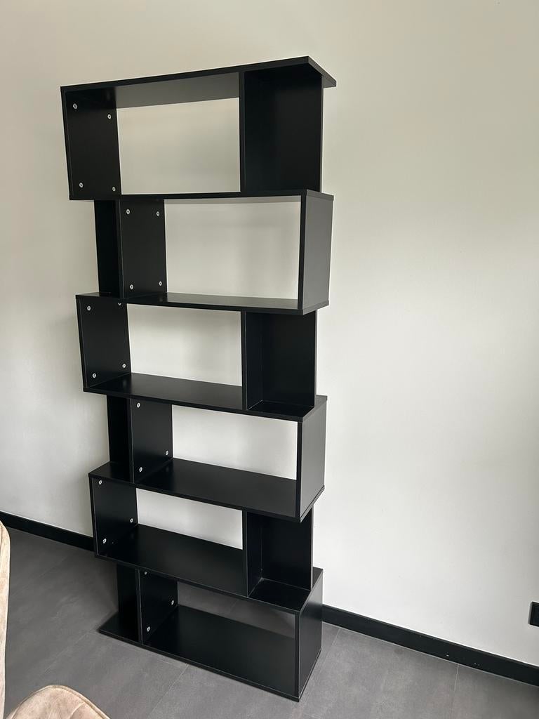 Zwarte boekenkast met vakken, Huis en Inrichting, Ophalen, Met plank(en), Gebruikt, 50 tot 100 cm