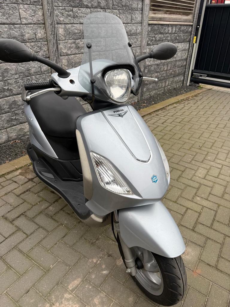 Piaggio Fly 125cc 4T -, Fietsen en Brommers, Scooters | Piaggio, Ophalen, Gebruikt, Benzine, Fly