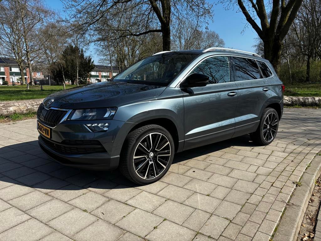 Skoda Karoq 1.5 TSI ACT KEYLESS 150pk Dsg-7 AUTOMAAT 2019, Stof, 1498 cc, Zwart, 4 cilinders