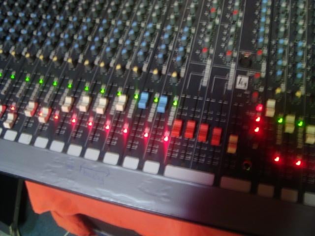 Gebruikt: Soundcraft K1 32 kanaals mengpaneel met voeding, Ophalen, Microfooningang, Mteurope@outlook.com, 20 kanalen of meer