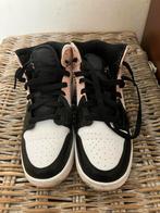 Nike Air Jordan 1 Mid Roze/Wit/Zwart maat 37,5, Kleding | Dames, Schoenen, Sportschoenen, Ophalen of Verzenden, Zo goed als nieuw