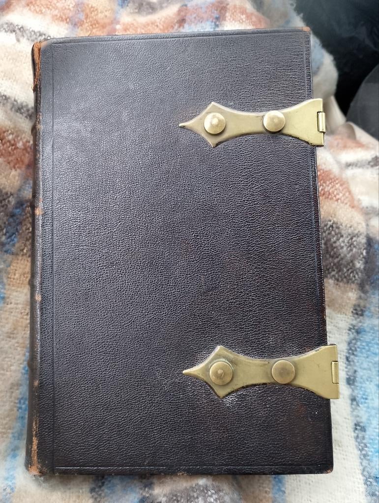 In zeer goede staat breviarium Romanum met messing beslag ., Ophalen of Verzenden