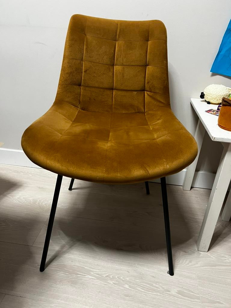 Leuke eetstoel beetje beuin camel achtig, Huis en Inrichting, Stoelen, Ophalen of Verzenden, Zo goed als nieuw, Eén