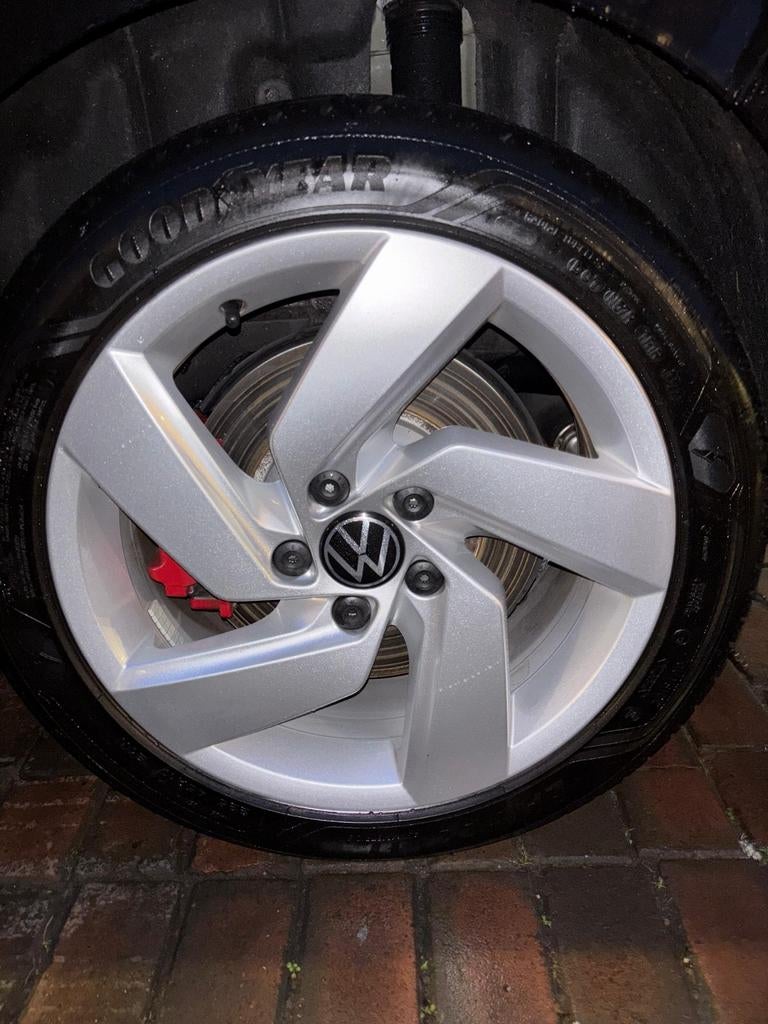 Volkswagen Golf 8 GTE velgen met banden 17inch 225, Auto-onderdelen, Ophalen