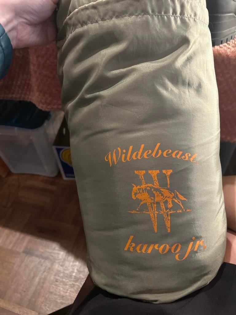 Slaapzak 1 persoons Wildebeast Karoo Jr. 1x gebruikt, Caravans en Kamperen, Ophalen of Verzenden, Zo goed als nieuw