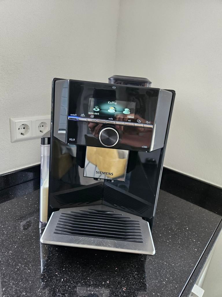 Siemens EQ.9 S300 koffiemachine, Afneembaar waterreservoir, Koffiemachine, Zo goed als nieuw, 2 tot 4 kopjes