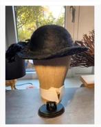 Zwarte originele pastoors hoed met flos, Ophalen of Verzenden, Zo goed als nieuw, X, X