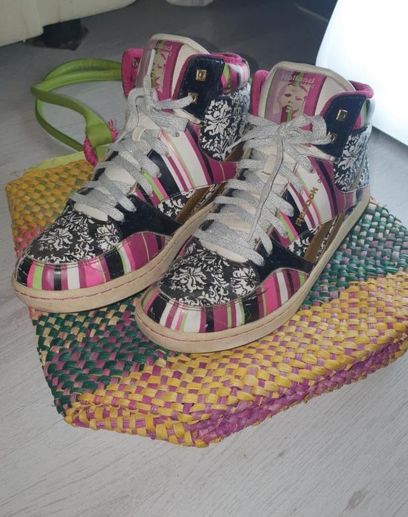 Reebok Rolland Berry limited edition schoenen maat 40, Overige kleuren, Ophalen of Verzenden, Gedragen, Sneakers of Gympen