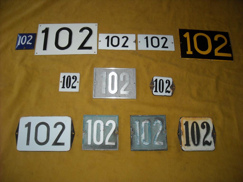 oud emaille huisnummer 102 ook 103 104 105 106 107 108 109 8, Ophalen of Verzenden
