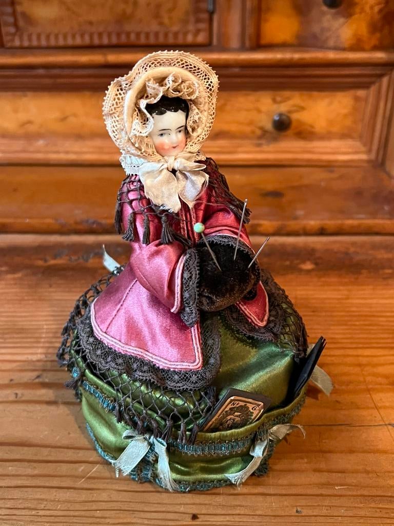 Speldenkussen half doll antiek, Ophalen of Verzenden