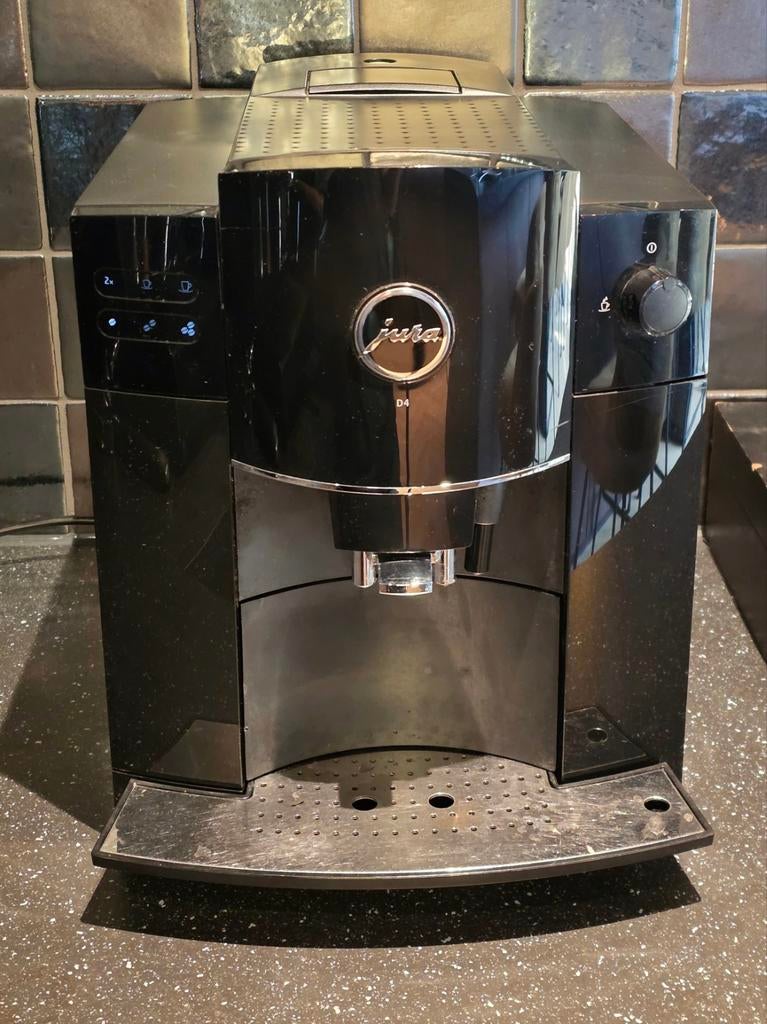 JURA D4 - onderhoud gehad!, 10 kopjes of meer, Ophalen of Verzenden, Zo goed als nieuw, Koffiemachine