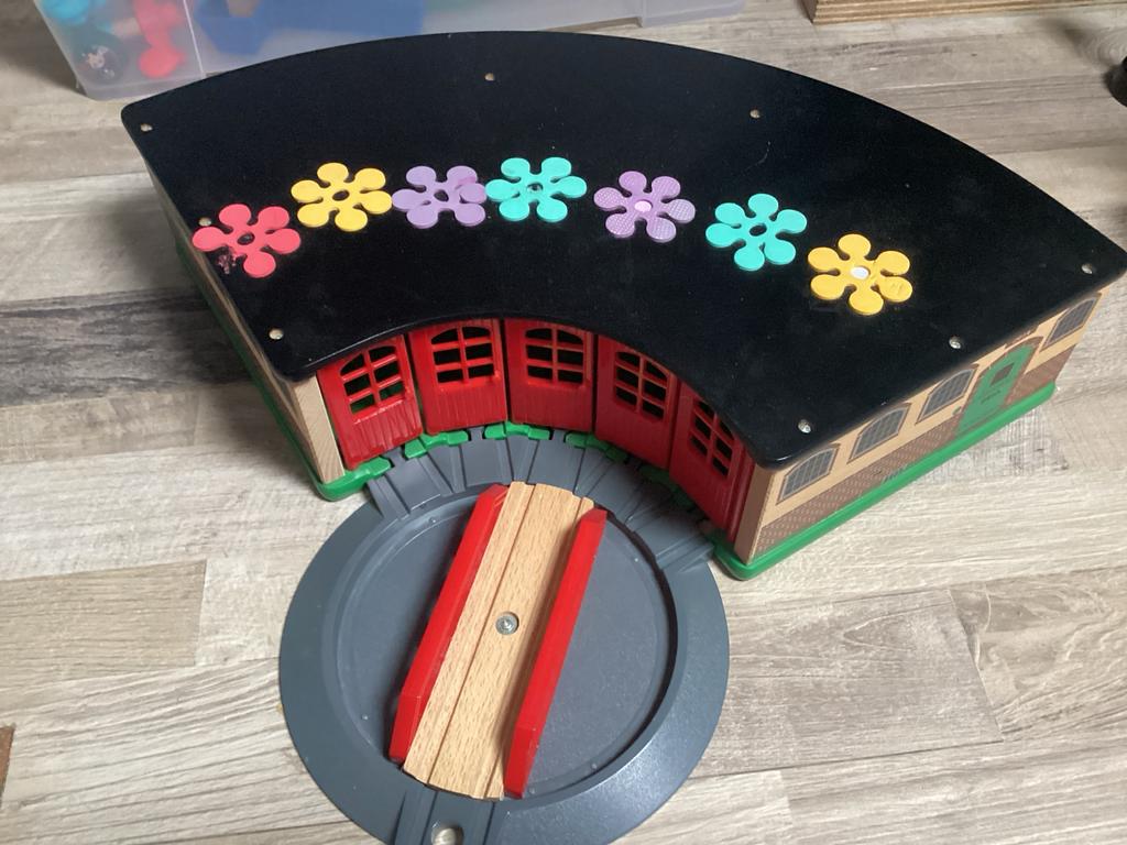 Brio grote remise voor houten treinbaan 33736, Ophalen of Verzenden, Gebruikt