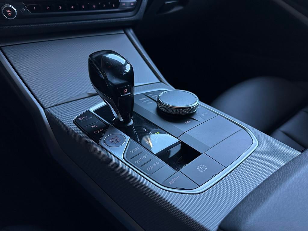 BMW 3 Serie 320i Touring | AUT | M-Sport | Leer | 19" | Came, 1490 kg, 4 cilinders, Wit, 184 pk