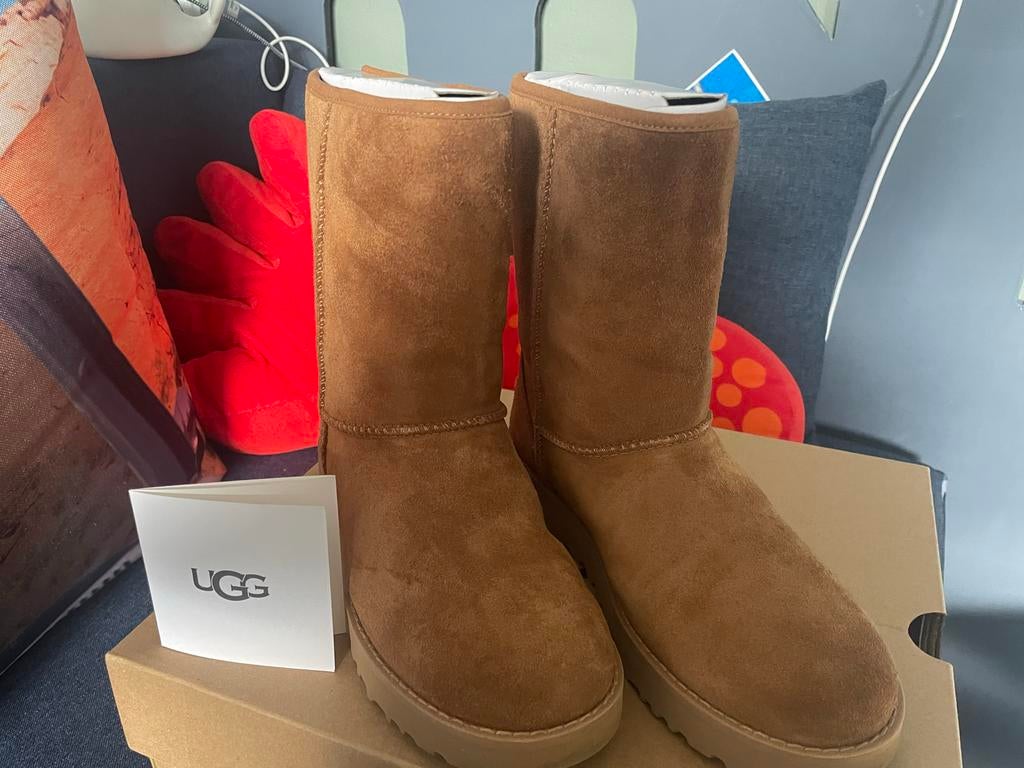 Ugg W Classic Short Logo Zip Laarzen Maat 37, Kleding | Dames, Schoenen, Bruin, Lage of Enkellaarzen, Ophalen of Verzenden, Zo goed als nieuw
