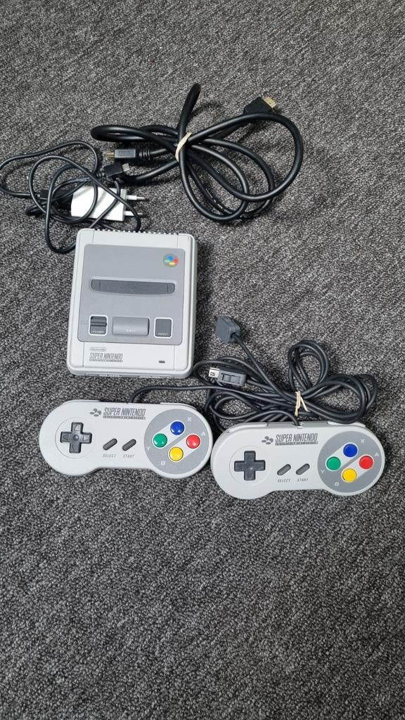 Super Nintendo Mini, Ophalen of Verzenden, Zo goed als nieuw, Met 2 controllers
