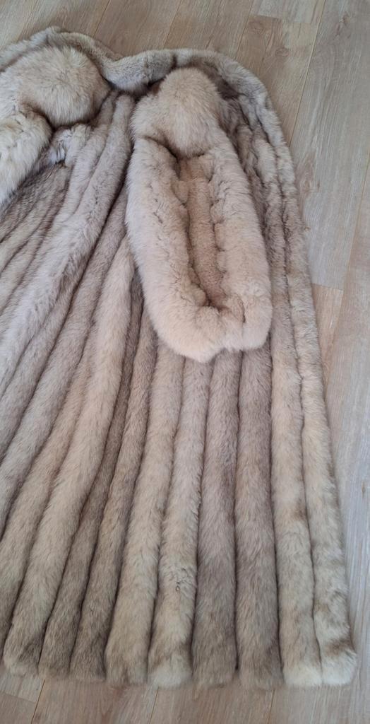 lange blauwvos bontjas maat M/L., Kleding | Dames, Jassen | Winter, Zo goed als nieuw, Maat 38/40 (M), Overige kleuren, Ophalen of Verzenden