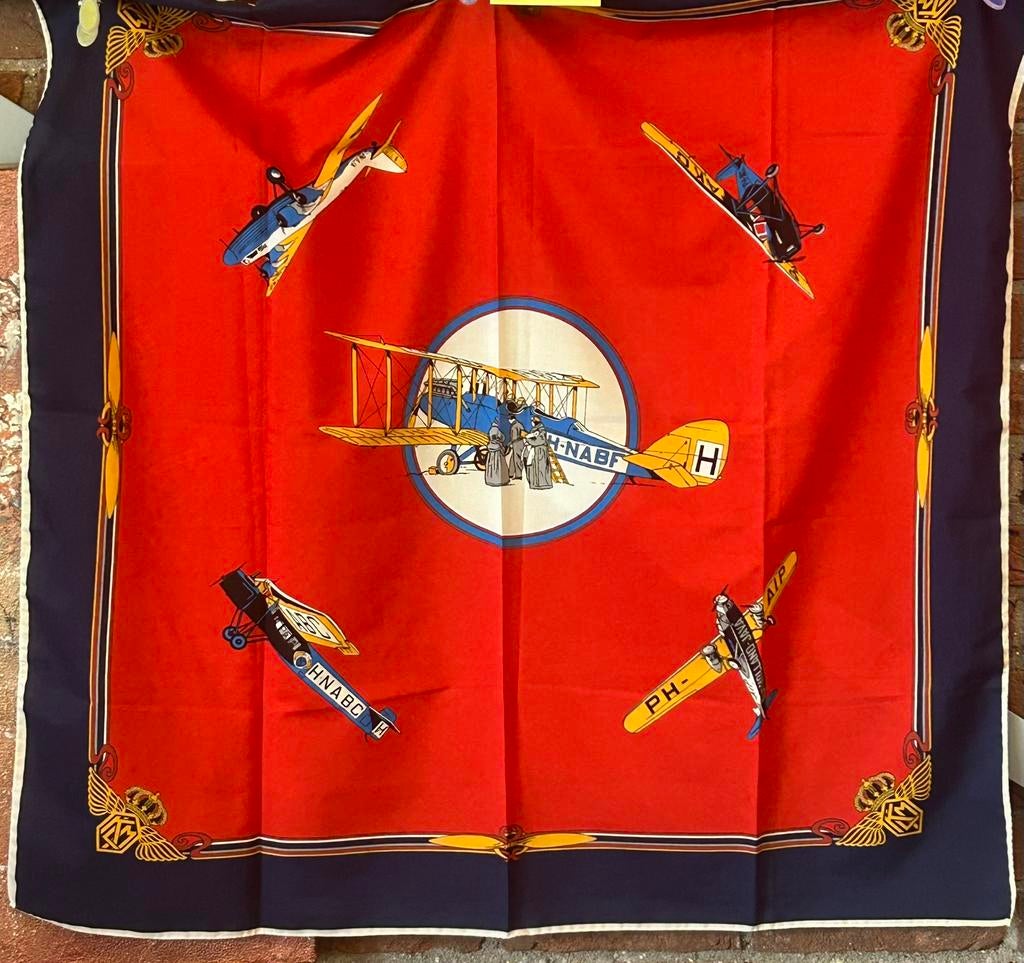 KLM stewardessen vliegtuigen sjaal - Theo Lammers - 88x88cm, Ophalen of Verzenden, Zo goed als nieuw, Overige typen