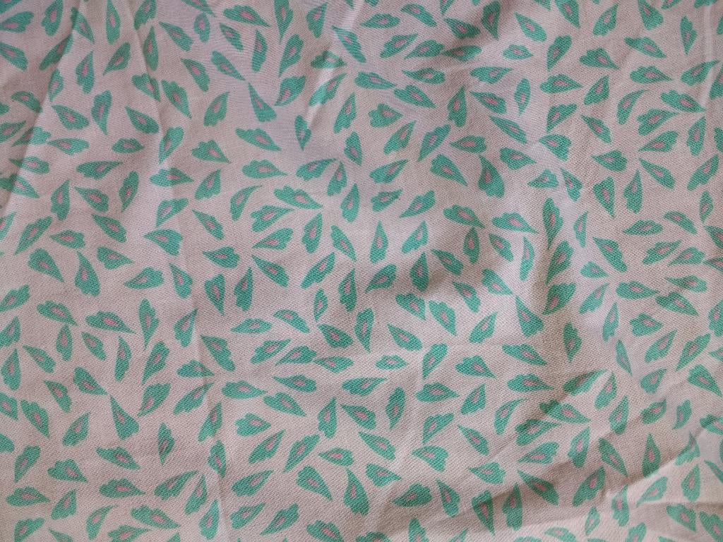 Katoenen tafelkleed rond licht groen + zalmkleurig motiefje, Ophalen of Verzenden, Zo goed als nieuw, Rond, Binnen