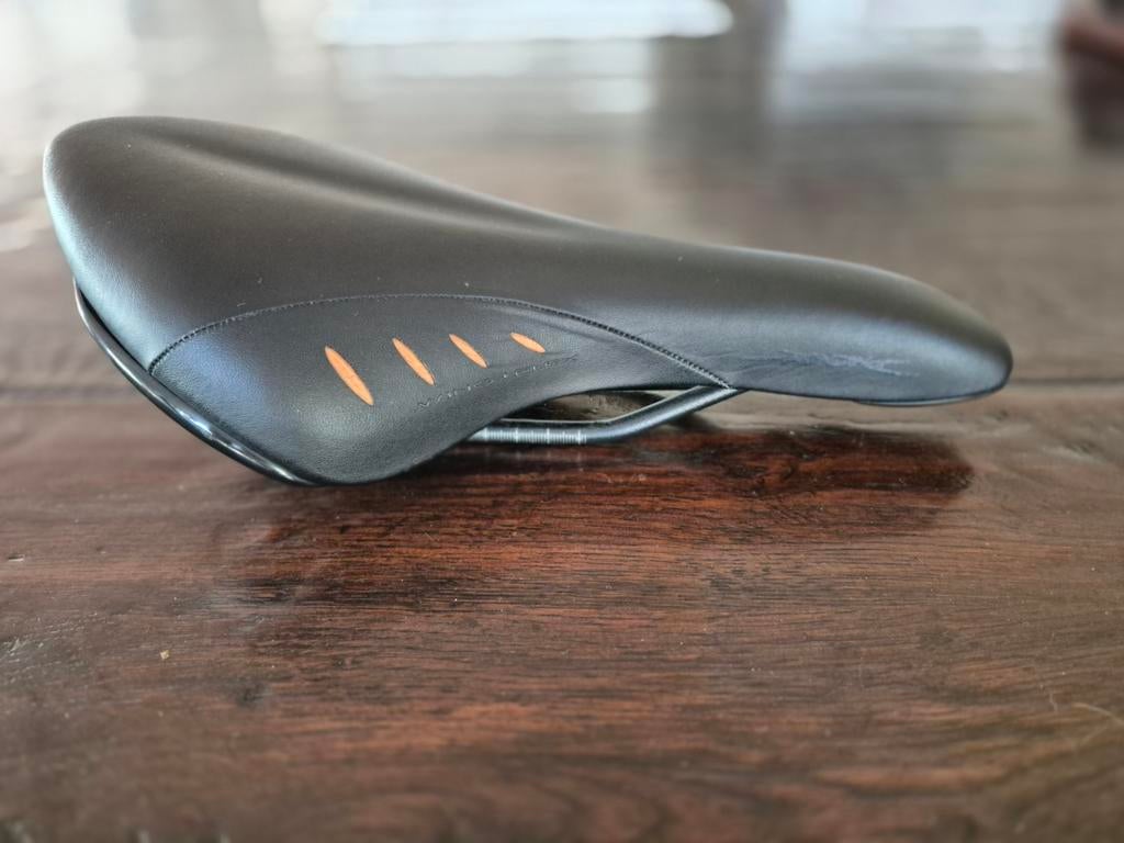 Fizik Rondine sport-tour zadel. Zo goed als nieuw!, Ophalen of Verzenden, Zadel