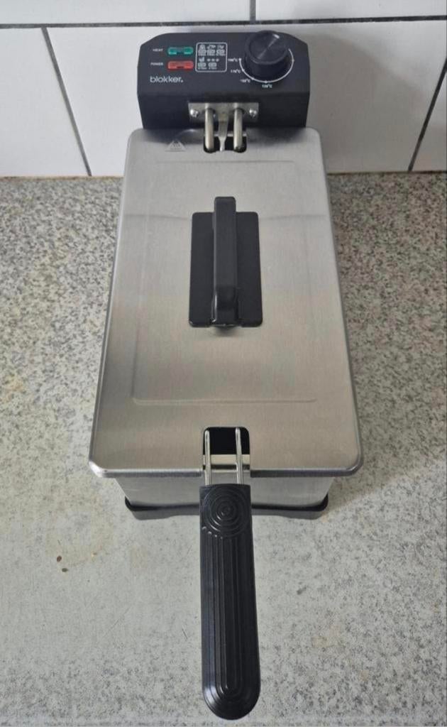 Blokker BL-91002 Frituurpan

3 Liter, 3 tot 4 liter, Ophalen of Verzenden, Zo goed als nieuw