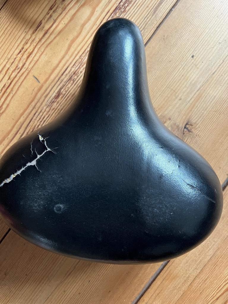 Grote zwarte fietszadel, Ophalen of Verzenden, Gebruikt