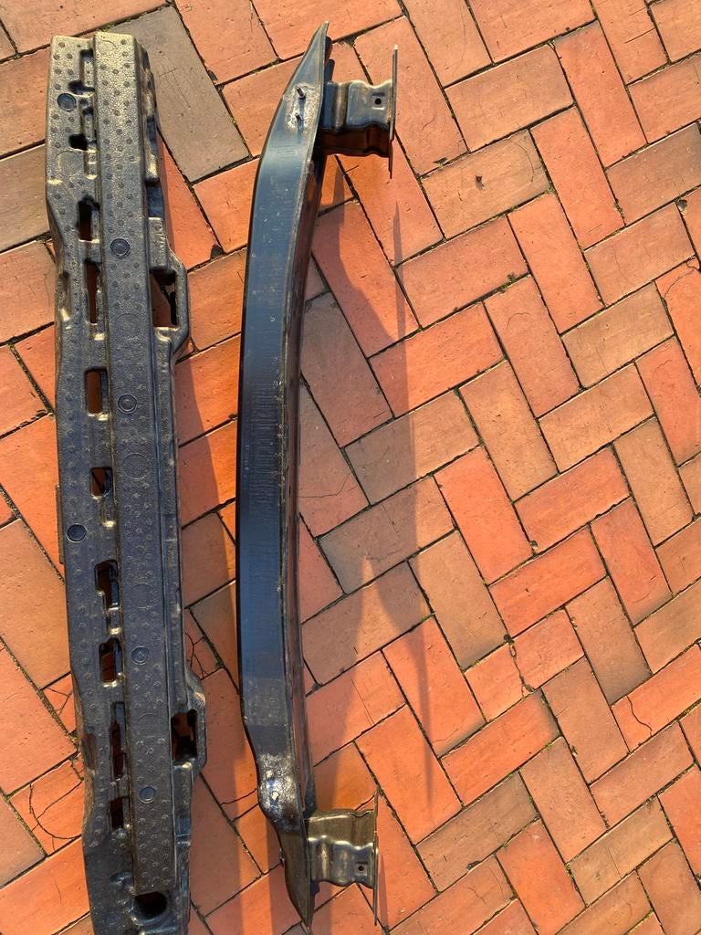 Bumperbalk VW Tiguan 2022 - Origineel en in goede staat, Auto-onderdelen, Carrosserie en Plaatwerk, Bumper, Volkswagen, Voor, Gebruikt