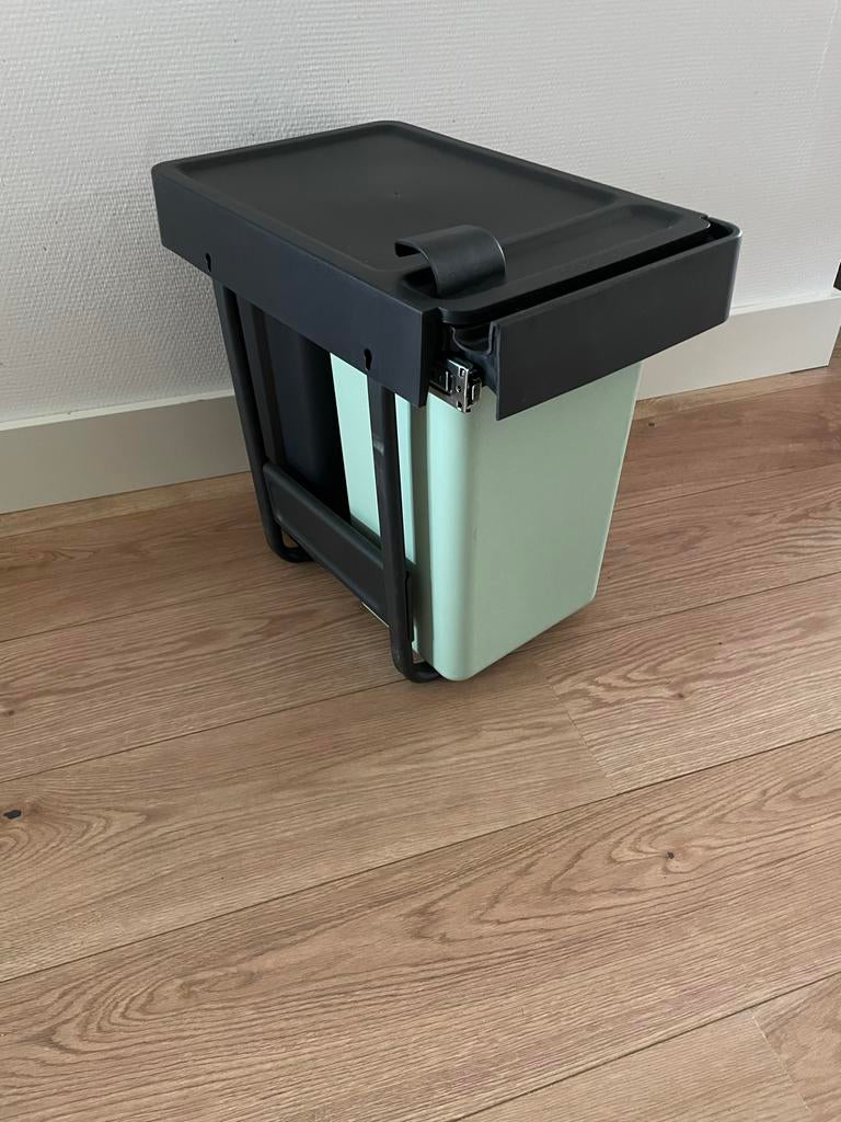 Brabantia prullenbak met hangsysteem, Kunststof, Gebruikt, Ophalen of Verzenden, Minder dan 50 cm