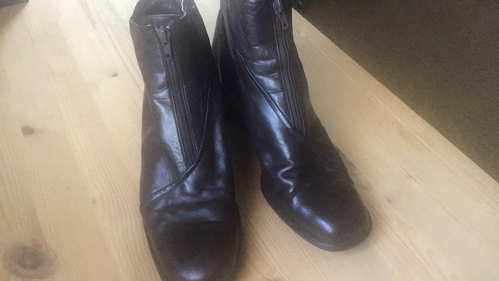 Bruine enkellaarsjes met rits 42, Ophalen of Verzenden, Zo goed als nieuw, Bruin