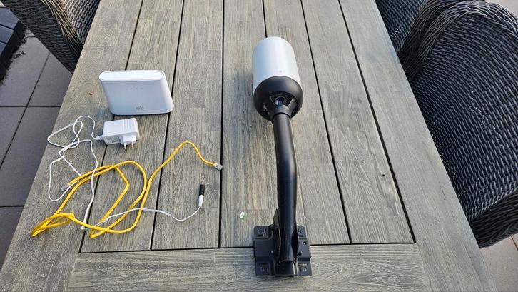 Huawei Buitenrouter 4G/5G - B2368-66, Computers en Software, Routers en Modems, Zo goed als nieuw, Router met modem, Ophalen of Verzenden