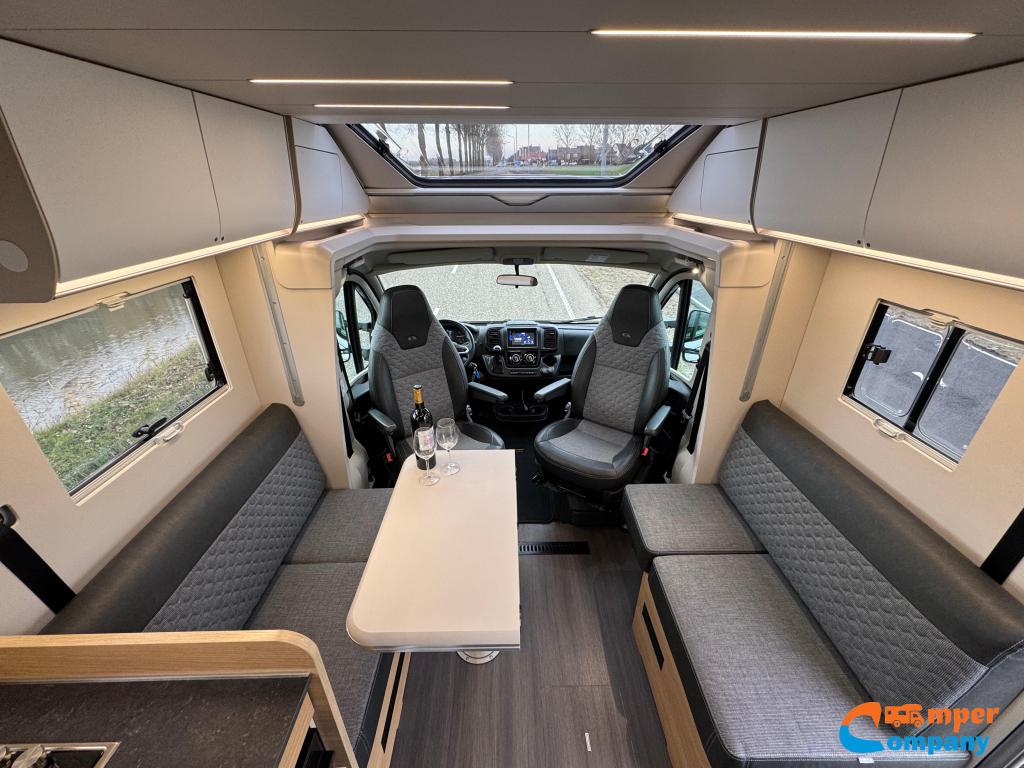 Adria Matrix Plus 670 DL Lengte bedden /Hefbed /Face to face, Automaat, Ringverwarming, Afzuigkap, Fiat