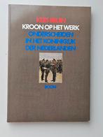 medaille boek onderscheidingen in Nederland Stichting KROON, Ophalen of Verzenden, Landmacht, Nederland, Lintje, Medaille of Wings