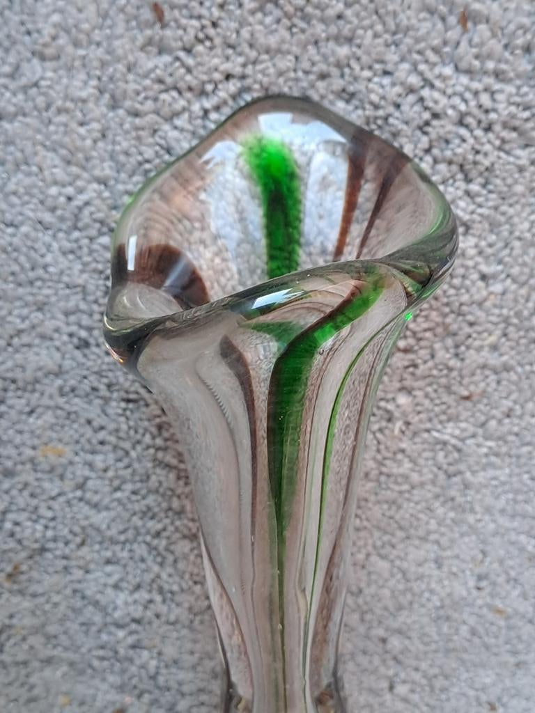 Glazen vaas met groene en bruine spiraal, Ophalen of Verzenden