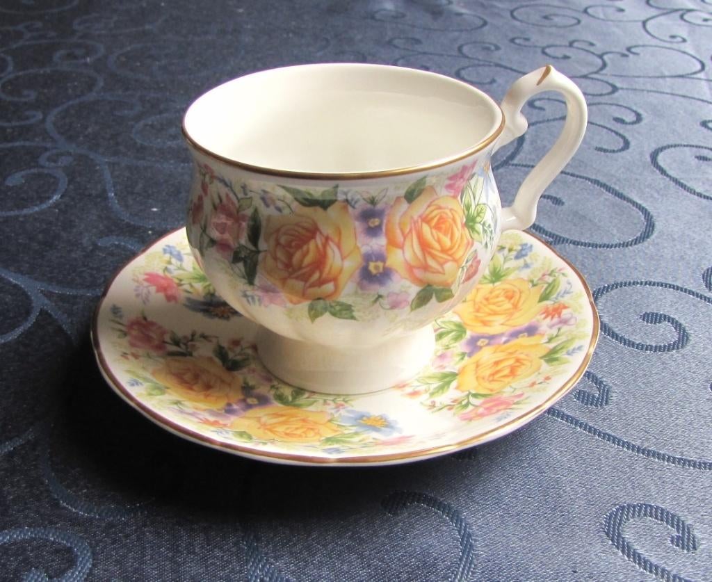 Royal Canterbury theekop en schotel, Antiek en Kunst, Antiek | Servies los, Ophalen of Verzenden