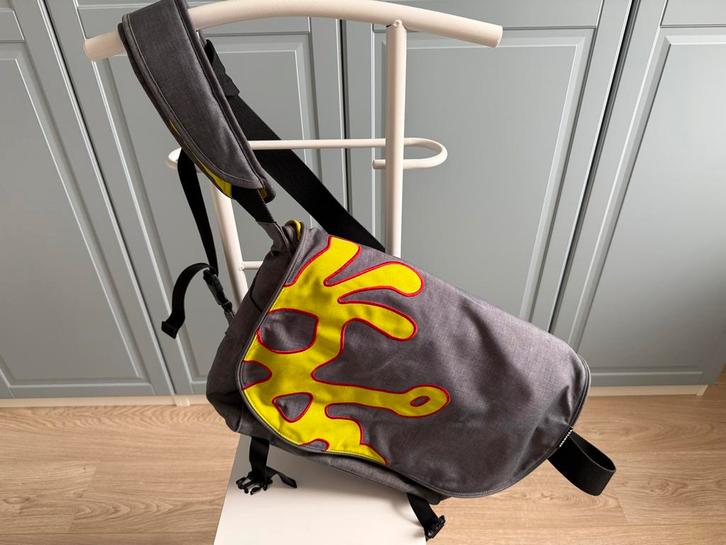 Crumpler Cheesy Disco laptoptas / messengerbag, Computers en Software, Laptoptassen, Zo goed als nieuw, Schoudertas, 15 inch, Ophalen of Verzenden