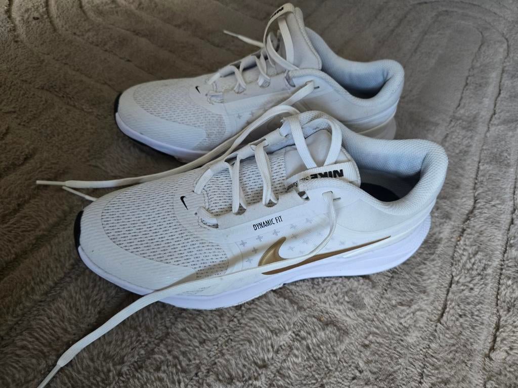 Nike sneakers maat 37,5, Kleding | Dames, Schoenen, Ophalen, Zo goed als nieuw, Sneakers of Gympen