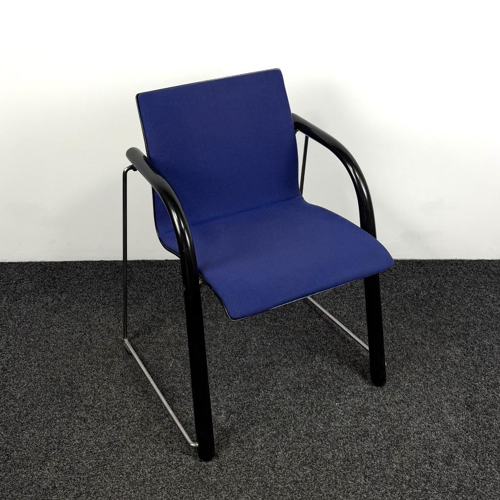 Vergaderstoel Thonet S320 - Blauw / Zwart 26130, Huis en Inrichting, Ophalen, Gebruikt, Blauw, Eén