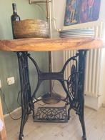 Unieke tafel: naaimachine onderstel met houten blad, Antiek en Kunst, Antiek | Naaimachines, Ophalen of Verzenden
