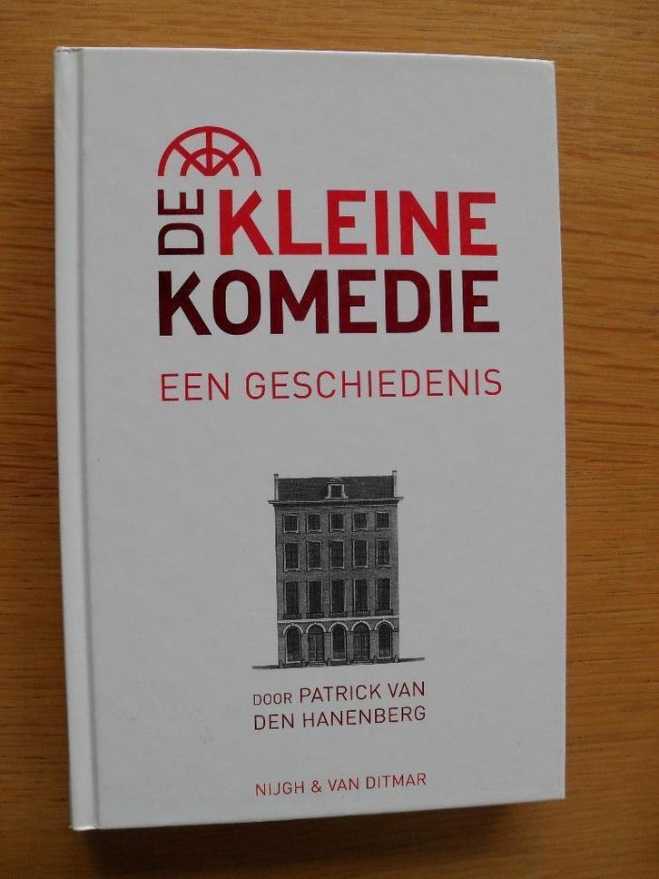 De kleine komedie van Patrick van den Hanenberg, Boeken, Overige Boeken, Gelezen, Ophalen of Verzenden