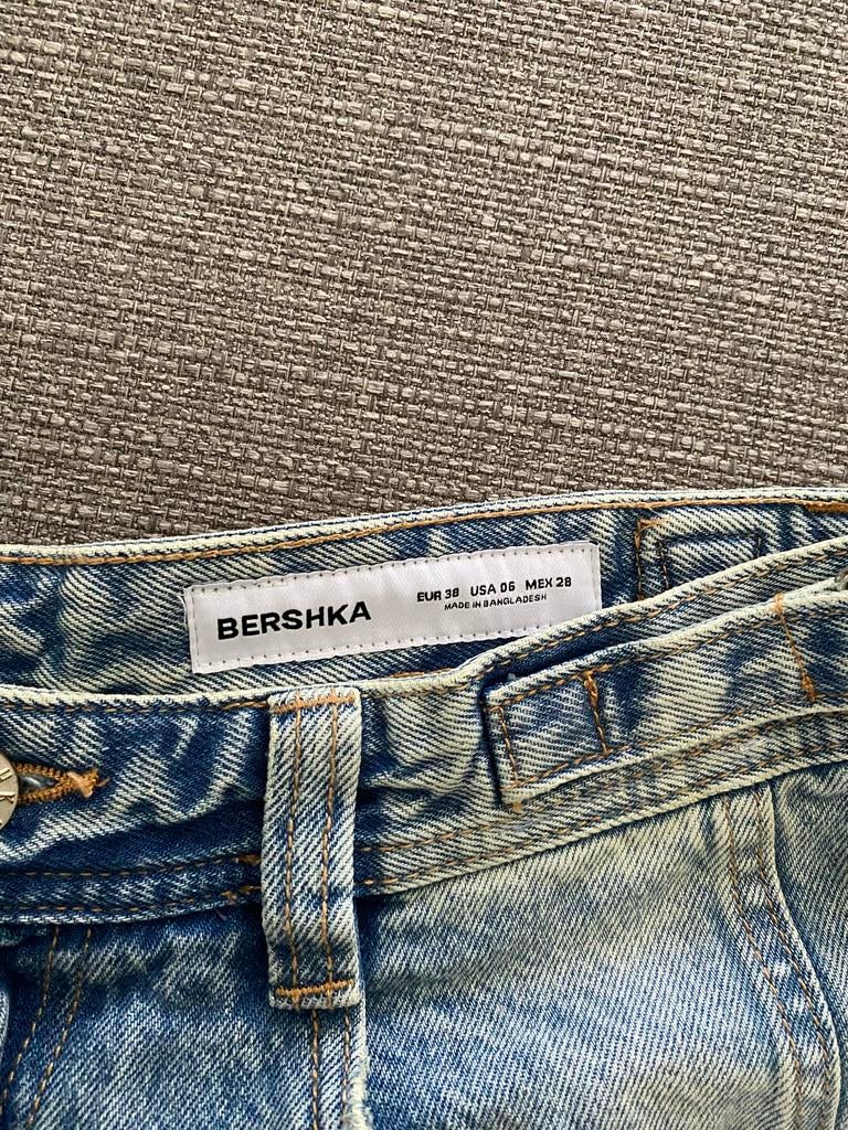 Bershka Jorts Maat 38, Kleding | Dames, Broeken en Pantalons, Kort, Blauw, Zo goed als nieuw, Ophalen