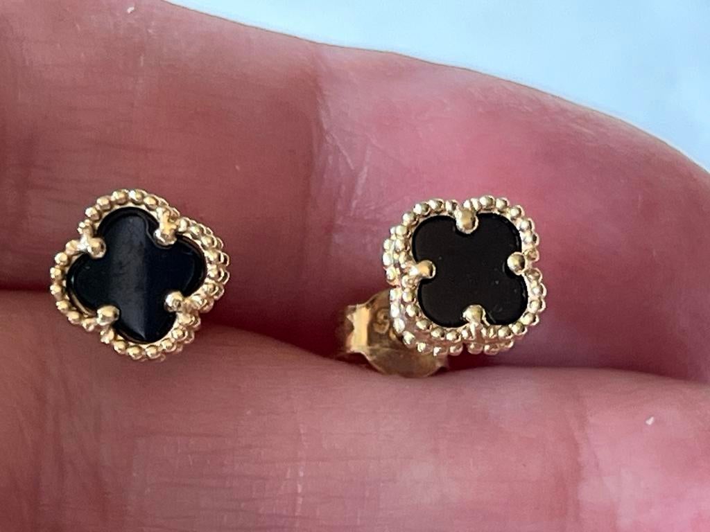 Gouden oorbellen klavertje met Onyx 14 CT, Sieraden, Tassen en Uiterlijk, Oorbellen, Verzenden, Zo goed als nieuw, Met edelsteen